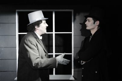 Geoffrey Norton (Dirk Volpert) and Sherlock Holmes (Lars Lienen)