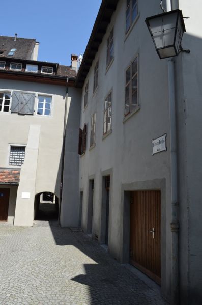 File:Sign-and-plaque-arthur-conan-doyle-gasse-felkirch-austria.jpg