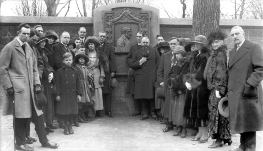 Adrian (left of his mother) at W. T. Stead Memorial (1922).