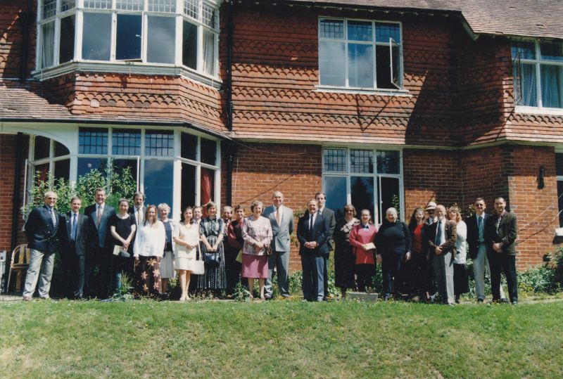 File:1997-07-06-undershaw-plaque-unveiling-group-shot.jpg