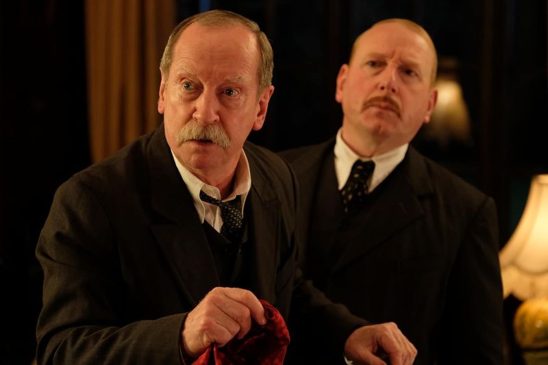 File:2018-urban-myths-s02e06-agatha-christie-sacd-danders.jpg