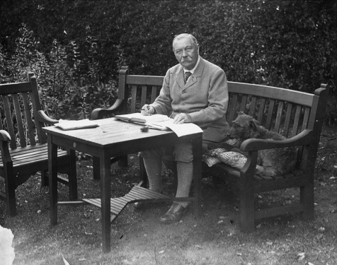 Arthur Conan Doyle at Bignell Wood with his dog.