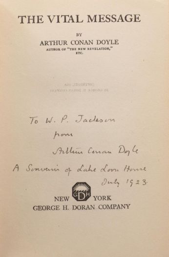 To W. P. Jackson from Arthur Conan Doyle. A souvenir of Lake Love House, July 1923. Dedicace in The Vital Message (George H. Doran Co., 1919)