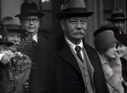 Sir Arthur Conan Doyle arrival in Stockholm (27 october 1929) Newsreel showing Arthur Conan Doyle with his wife Jean and his friends Mr. & Mrs. Ashton Johnson
