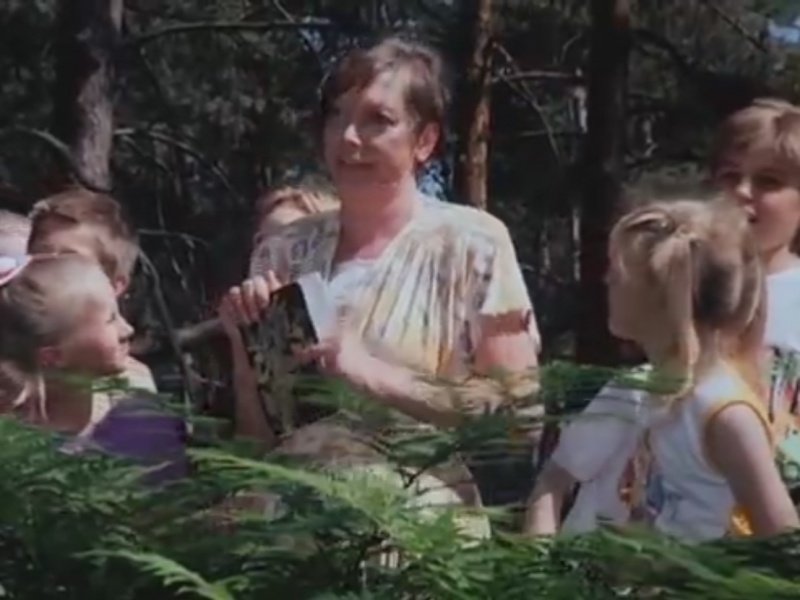 File:1992-sh-sieben-zwerge-S01E06-teacher.jpg