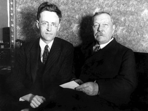 Arthur Conan Doyle with James Malcolm Bird (1923).