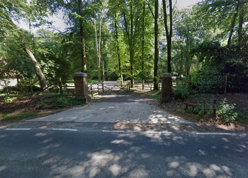 File:2022-bignell-wood-road-entrance-B3079.jpg