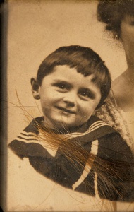 Adrian aged 3-4 (center) (1913~1914).