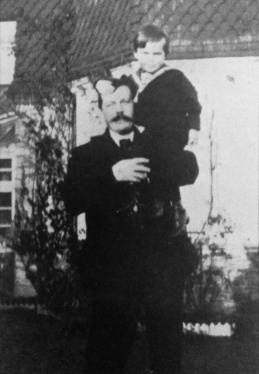Arthur Conan Doyle and Kingsley at the Terrace of Grayswood Beeches (circa 1897).