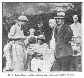 Sir A. Conan Doyle (centre) with his wife, sons and daughter (on left).