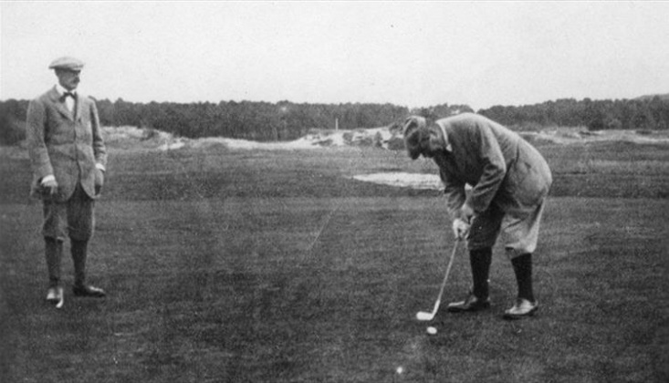Arthur Conan Doyle playing golf in Le Touquet, France (september 1912).