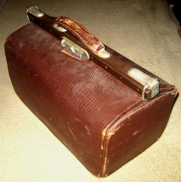 File:Gladstone-bag.jpg