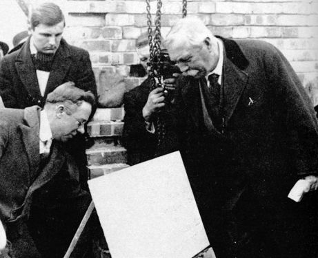 Arthur Conan Doyle laying a foundation stone at the Kingston National Spiritualist Church with architect Mr. Field (23 april 1927).