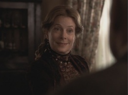Laura Lyons (Linda Smith)