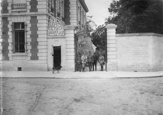 Arthur Conan Doyle visiting Soissons (Aisne, France) with Mr. Masise (may or june 1916).