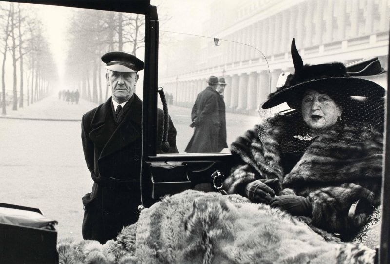 File:Mrs-eveleigh-nash-1953-buckingham-palace-by-inge-morath.jpg