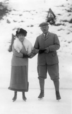 Arthur Conan Doyle and his wife Jean skating in Grindenwald, Switzerland (december 1924).