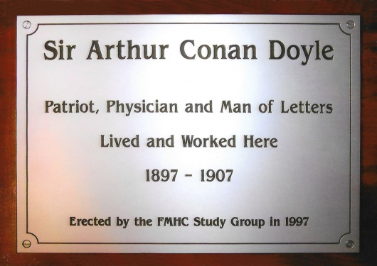 Previous plaque, erected in 1997, removed before the alterations to the house took place, and returned to the FMHC. Photo courtesy © Brian W. Pugh collection.