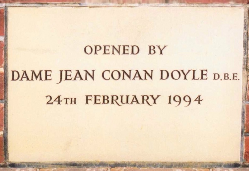 File:Plaque-dame-jean-conan-doyle-the-whitehill-centre-whitehill-road-crowborough.jpg
