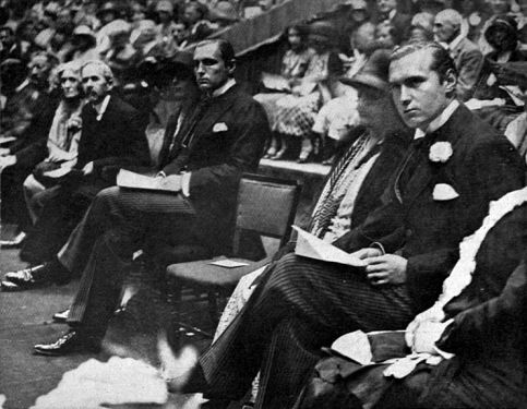The empty chair at the Albert Hall : A remarkabie sight at the memorial service to the late — or the gone before — Sir Arthur Conan Doyle's vacant chair, bearing his name on a card. One psychic friend states that she clearly saw Sir Arthur pass to his chair (The Sphere, 19 july 1930, p. 113)