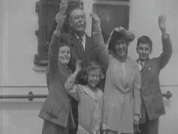 Sir Arthur Conan Doyle and Family on RMS Adriatic (1922) Newsreel showing Conan Doyle family arriving in New York