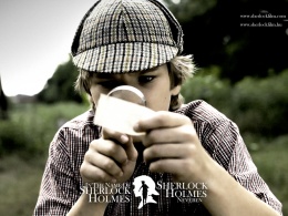 Holmes (Kristof Szenasi)