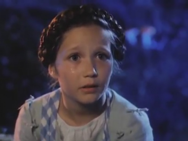File:1992-sh-sieben-zwerge-S01E03-gertrud.jpg