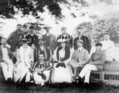 Arthur Conan Doyle with Portsmouth Borough cricket team (april 1884).