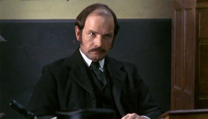 File:2001-murder-rooms-the-photographer-s-chair-inspector-warner.jpg