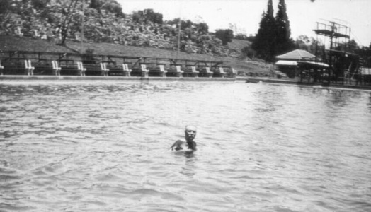 Arthur Conan Doyle swimming in Pietermaritzburg (december 1928).