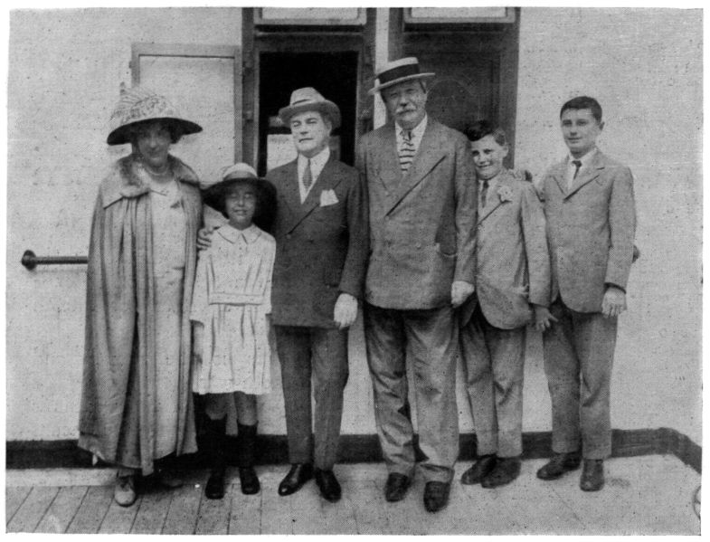 File:The-illustrated-london-news-1923-09-08-p464-a-famous-spritualist-photo.jpg