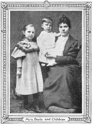 Kingsley (center) with his sister Mary and mother Louisa (1895).
