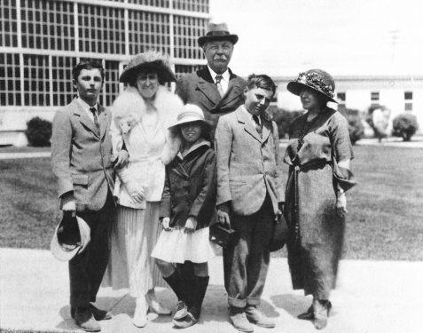 Denis, Jean, Lena Jean, Arthur Conan Doyle and Adrian with June Mathis of Goldwyn studios in Culver City, California (1923).