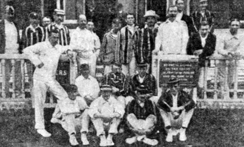 Arthur Conan Doyle (standing third from right in white) on 31 august 1905 with Golf Cricketers team.