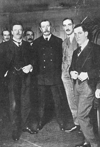 File:The-tatler-1912-11-13-p187-honouring-a-danish-champion-photo.jpg