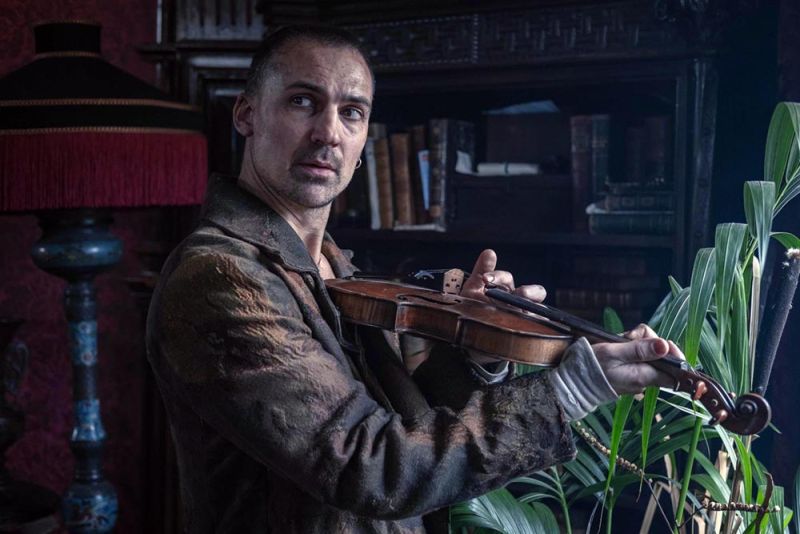 File:2021-the-irregulars-01-sherlock-holmes.jpg