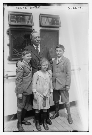 Arthur Conan Doyle and children on RMS Adriatic (24 june 1922).