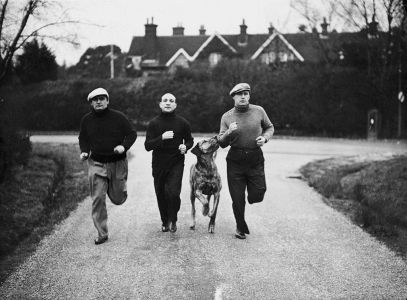 Adrian and his brother Denis Conan Doyle with trainer Johnny Brown, center (26 february 1933).