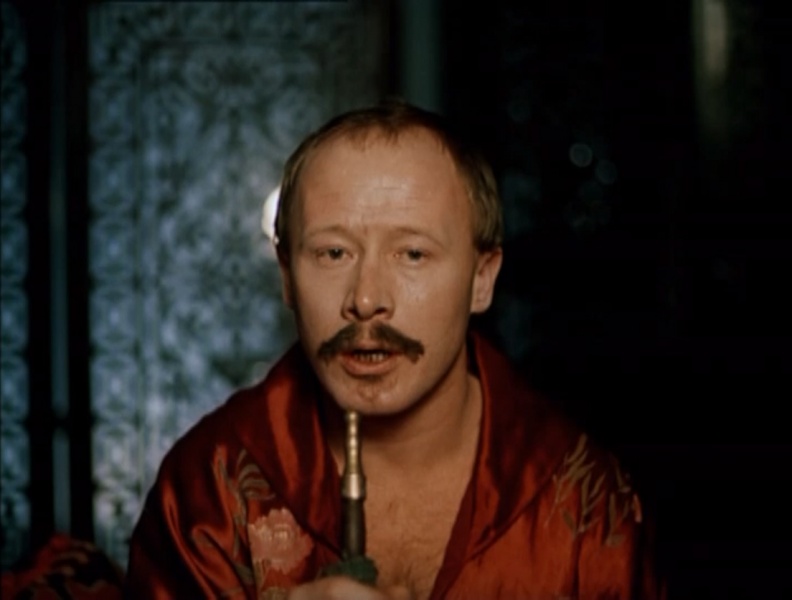 File:1983-sokrovishcha-agry-livanov-thaddeus-sholto.jpg