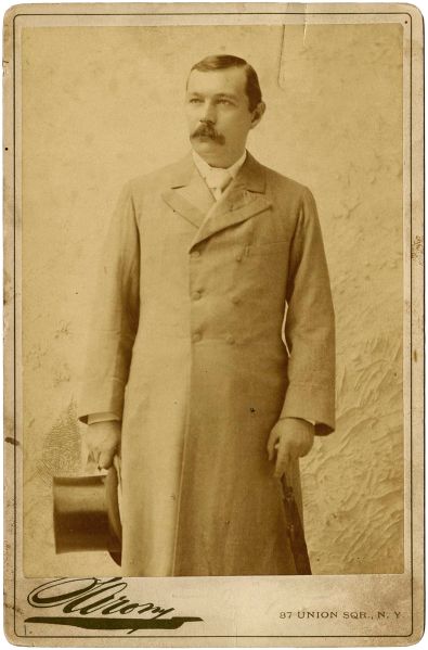 File:1894-arthur-conan-doyle-hat-cane-sarony.jpg