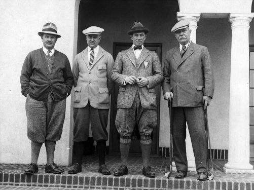 Arthur Conan Doyle (right) at Westchester Biltmore Golf Course, Rye, New York, USA (ca. 15 april 1923).
