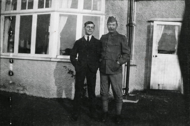Kingsley (left) and his father (1907).