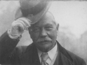 Arthur Conan Doyle tipping hat.