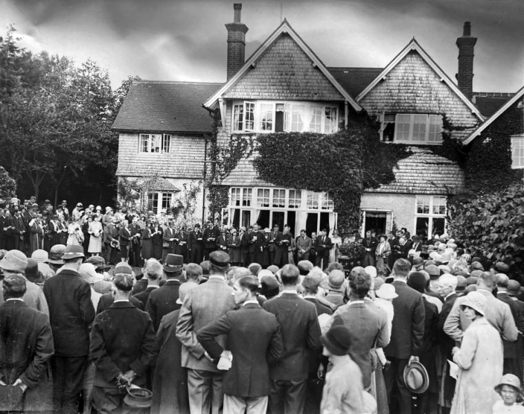 File:1930-07-11-windlesham-funeral3.jpg