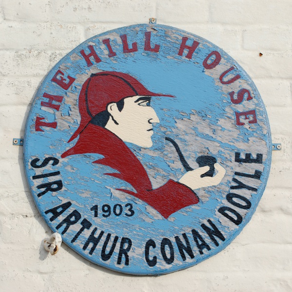 File:Plaque-arthur-conan-doyle-hill-house-happisburgh2.jpg