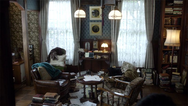 File:2018-miss-sherlock-s01e07-living-room.jpg