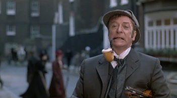 Sherlock Holmes / Reginald Kincaid (Michael Caine)