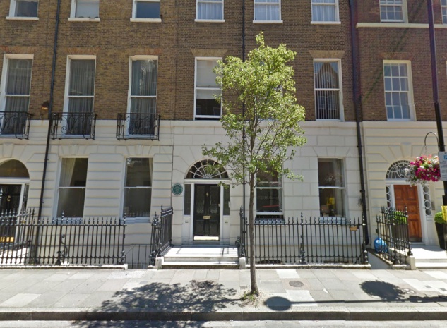 Plaque-arthur-conan-doyle-2-upper-wimpole-street-london-building.jpg