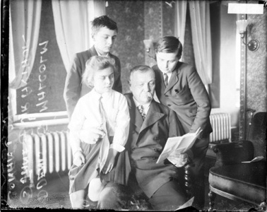 Arthur Conan Doyle and children in USA or Canada (1923).