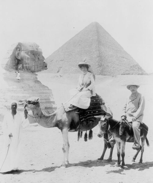 File:1895-arthur-and-louisa-conan-doyle-pyramids.jpg